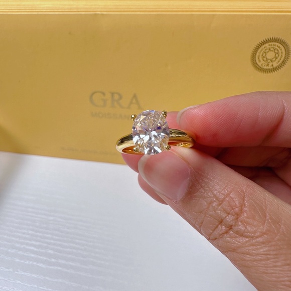 Oval Moissanite Ring in 18K Saudi Gold (Pawnable) - Picture 3 of 6